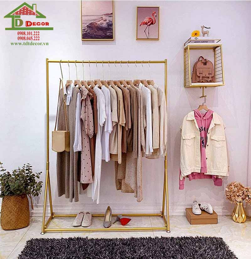 Tủ kệ trưng bày thời trang