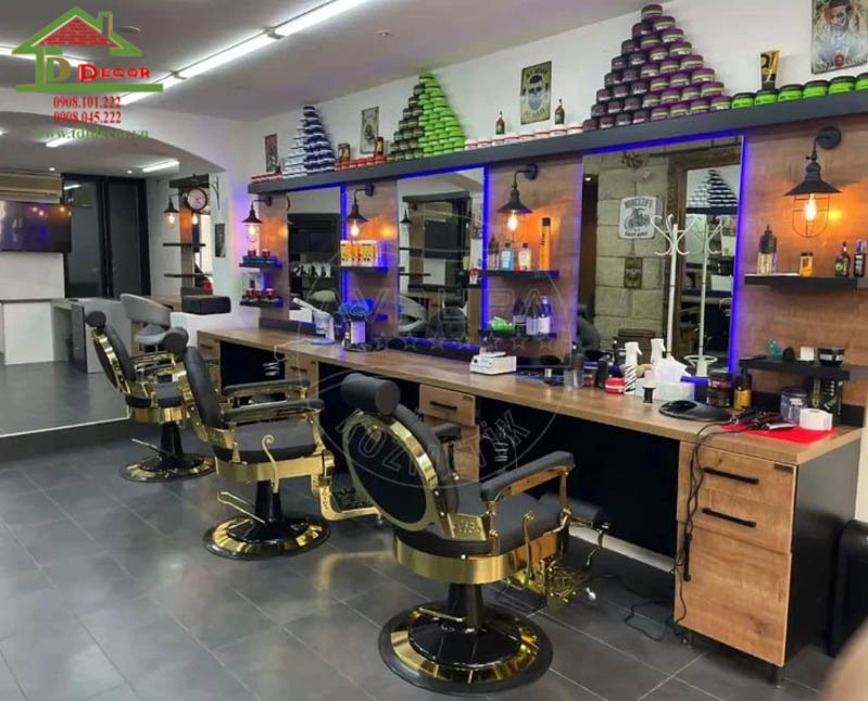 Kết hợp với kệ hoặc nội thất màu nổi giúp cửa hàng có điểm khác biệt