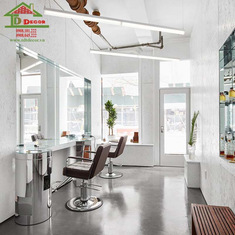 Sử dụng màu trắng làm màu chủ đạo giúp cửa hàng sáng sủa và tiết kiệm điện năng